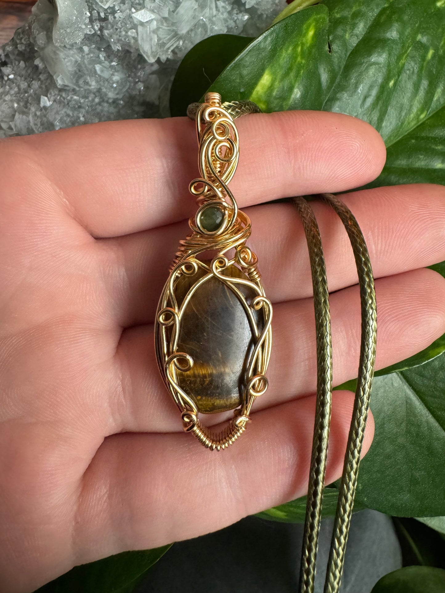 holly pendant (tigers eye & serpentine)